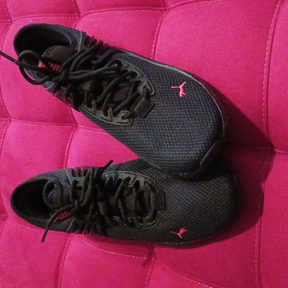 NWOT Puma sneakers